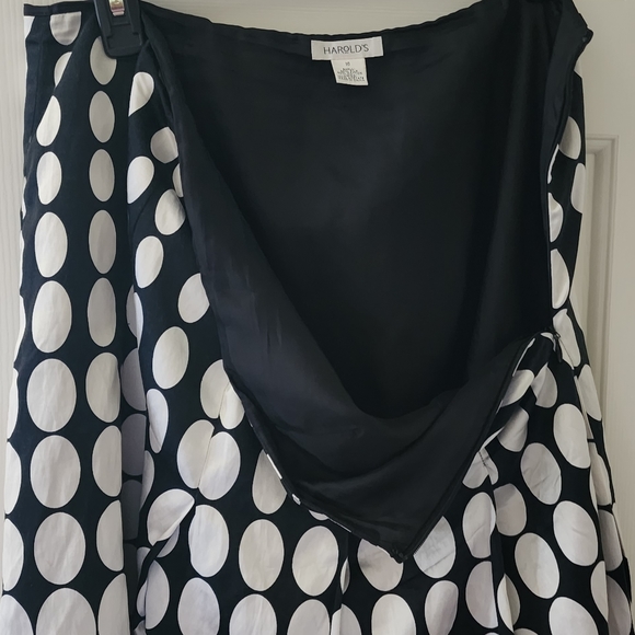 Polkadot Silk Pleated skirt - Picture 2 of 3